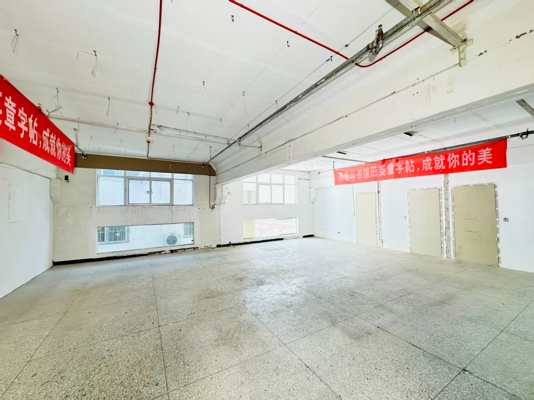 浙大科技创意园重点吸引人工智能应用、数字经济、电商直播、智能制造服务、软件开发、科技创新企业及创业团队入驻